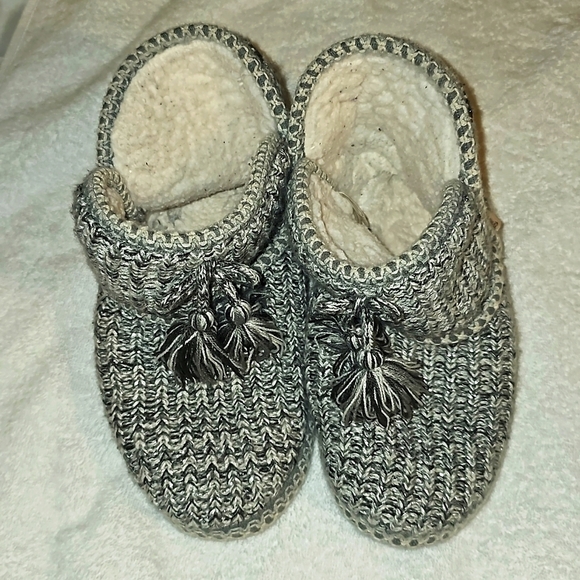 A la mode gray shimmery Slippers Booties Geometric Fleece fits Size 5 To 6. - Picture 4 of 10